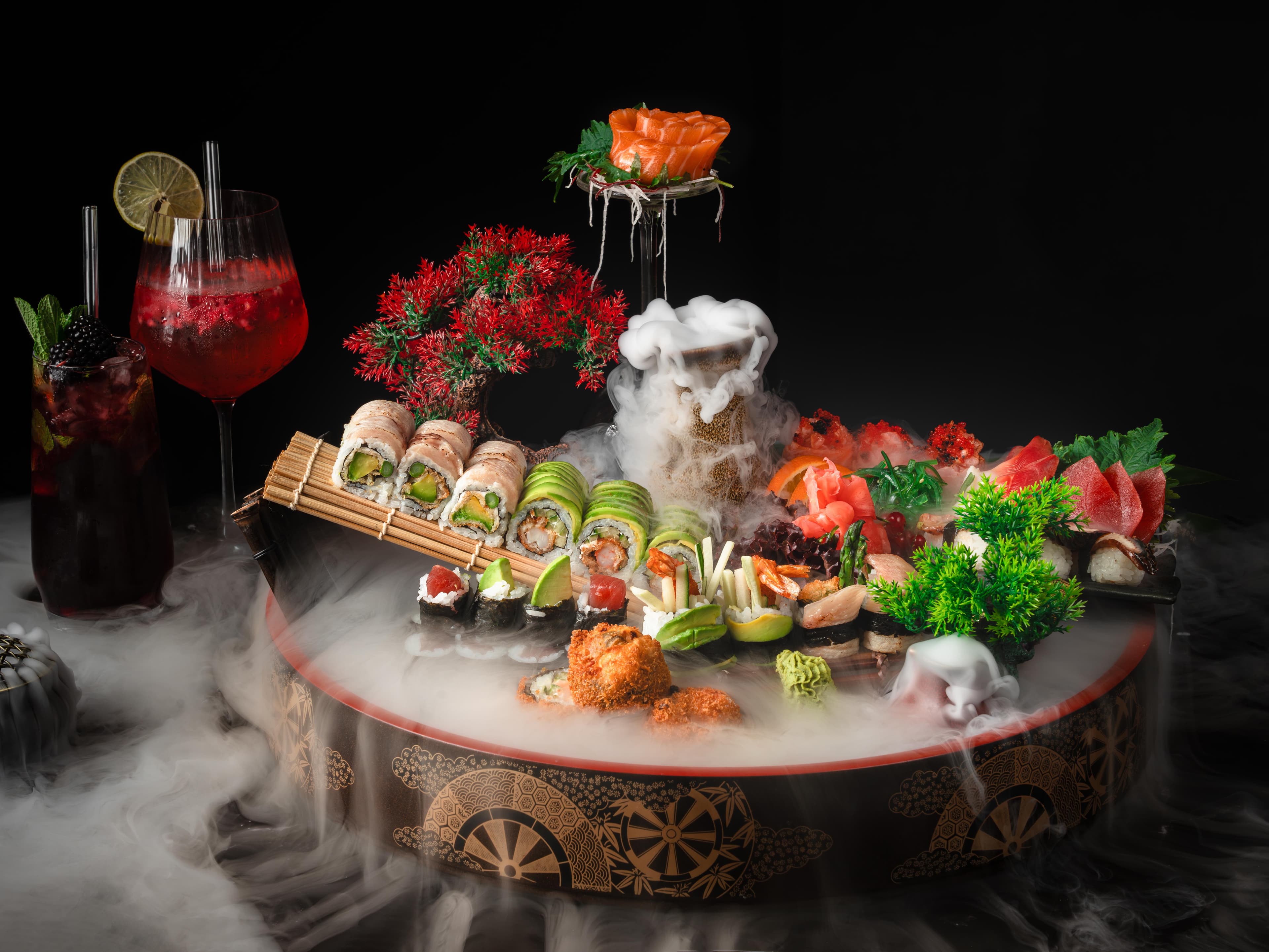 Sushi-Platte mit frischen Kreationen